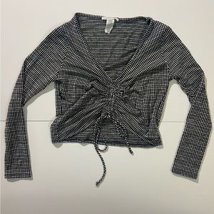 Black and white cropped long sleeve size M